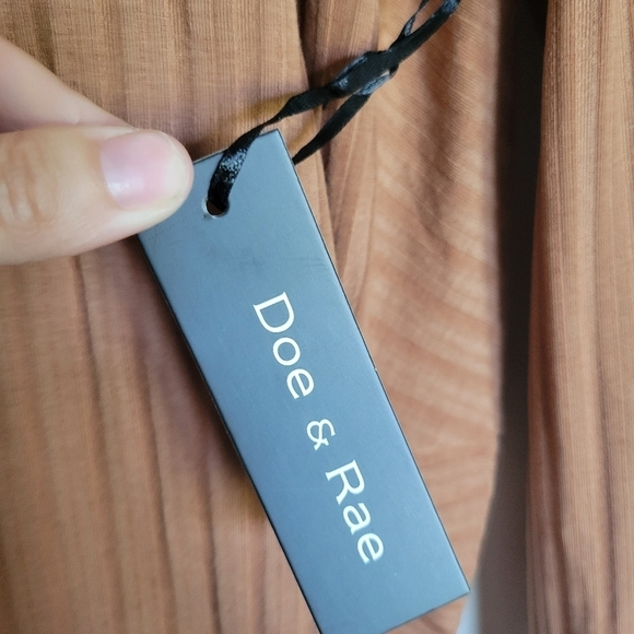 NWT Doe & Rae Women's Tan Criss-cross Back Long Sleeve Top Size Large - Picture 5 of 6